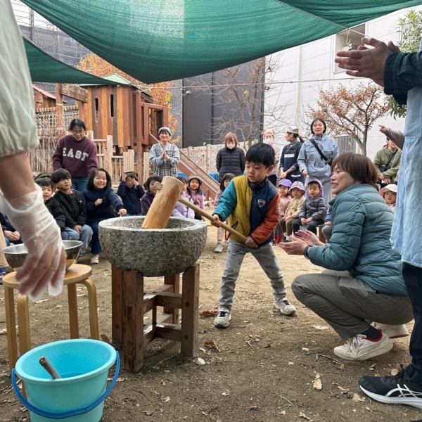 おもちつきを通して触れる日本の文化と園の保育体験